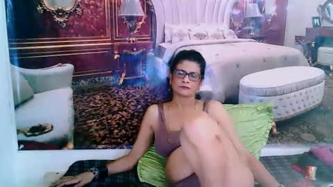 Snapshot of indianallure chatting on January 31, 2025, 9:27 am Femiez online show from January 31, 2025, 9:27 am