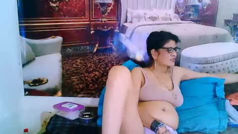 Snapshot of indianallure chatting on February 1, 2025, 12:26 pm Femiez online show from February 1, 2025, 12:26 pm