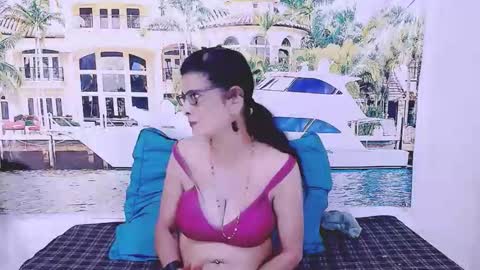 Snapshot of indianallure chatting on February 3, 2025, 5:29 am Femiez online show from February 3, 2025, 5:29 am