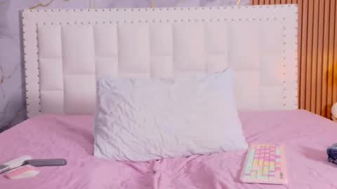 LITTLE AINHOA  online show from October 23, 2025, 7:45 pm