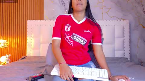 LITTLE AINHOA  online show from February 18, 2026, 7:43 pm