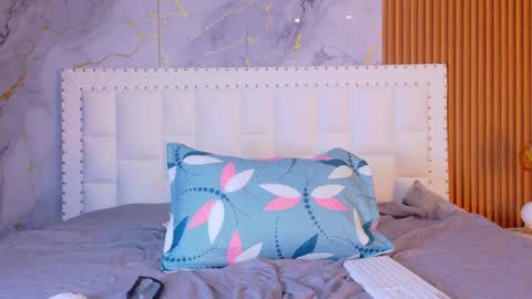 LITTLE AINHOA  online show from March 31, 2026, 7:36 pm