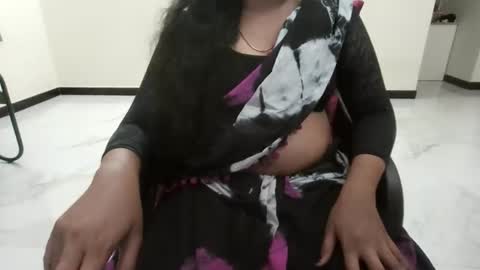 Snapshot of indiangirl2see chatting on October 12, 2025, 4:17 pm indiangirl2see online show from October 12, 2025, 4:17 pm