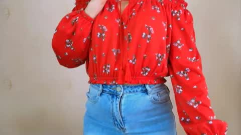 Inessa online show from May 19, 2026, 2:23 pm