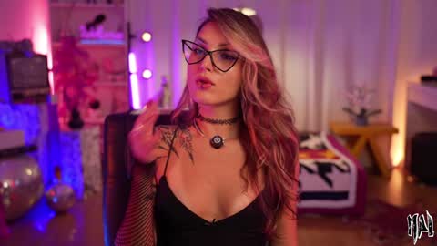 Snapshot of informal_ chatting on October 12, 2025, 11:26 pm MAL --- online show from October 12, 2025, 11:26 pm