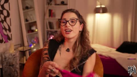 Snapshot of informal_ chatting on February 19, 2026, 11:45 pm MAL --- online show from February 19, 2026, 11:45 pm