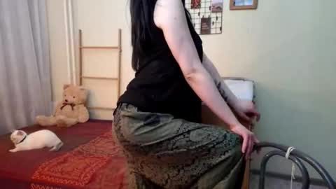 Mia online show from March 12, 2026, 3:51 pm