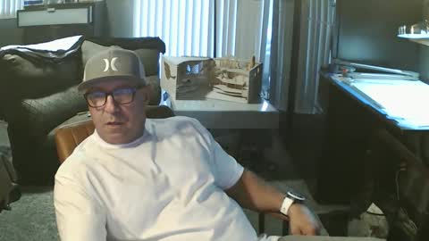 Snapshot of inittogetitin chatting on December 21, 2025, 10:17 pm inittogetitin online show from December 21, 2025, 10:17 pm