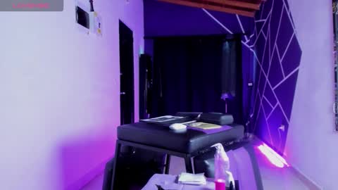 demon online show from October 1, 2025, 7:09 pm