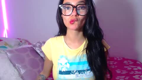 Snapshot of innocent_fox chatting on October 5, 2025, 5:39 am Abril online show from October 5, 2025, 5:39 am