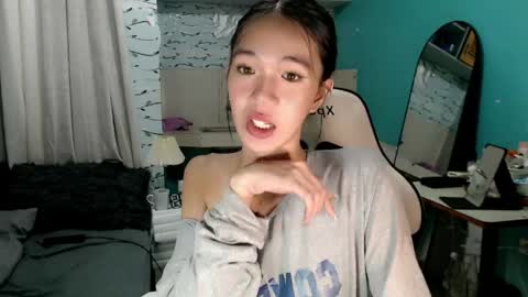 Snapshot of innocent_reign69 chatting on May 21, 2026, 4:30 am Reign online show from May 21, 2026, 4:30 am