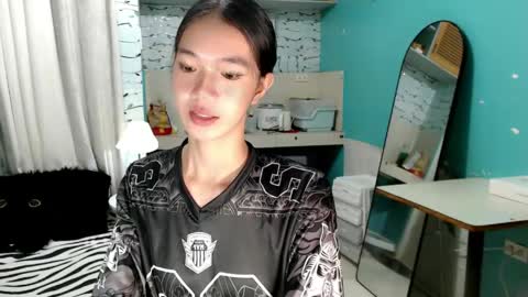Snapshot of innocent_reign69 chatting on May 27, 2026, 7:33 pm Reign online show from May 27, 2026, 7:33 pm