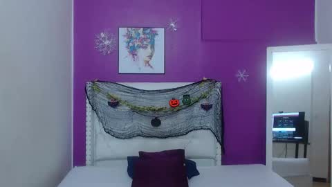 innocent_sexybaby online show from October 31, 2025, 9:27 pm