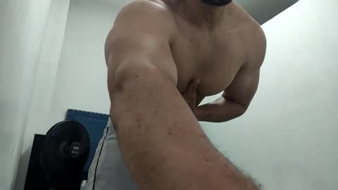 Snapshot of insistente chatting on December 2, 2025, 5:52 pm INSTAGRAM camilodlx online show from December 2, 2025, 5:52 pm