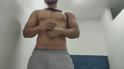 Snapshot of insistente chatting on December 5, 2025, 7:43 pm INSTAGRAM camilodlx online show from December 5, 2025, 7:43 pm