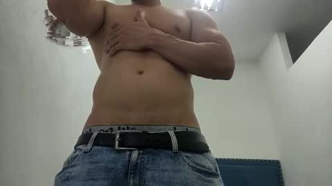 Snapshot of insistente chatting on December 16, 2025, 7:30 pm INSTAGRAM camilodlx online show from December 16, 2025, 7:30 pm