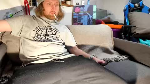 Snapshot of ipipo42o chatting on March 11, 2025, 10:09 pm DrownMentally online show from March 11, 2025, 10:09 pm