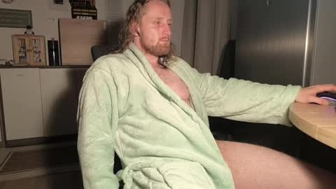 Snapshot of ipipo42o chatting on October 7, 2025, 2:42 am DrownMentally online show from October 7, 2025, 2:42 am