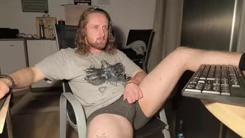 Snapshot of ipipo42o chatting on October 13, 2025, 10:10 pm DrownMentally online show from October 13, 2025, 10:10 pm