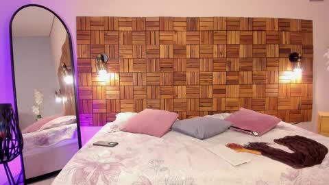 Iris Rosse online show from February 22, 2025, 8:31 pm