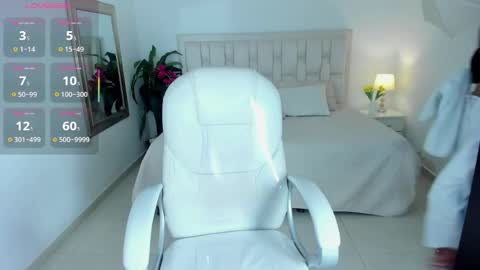 iris8_ online show from November 21, 2025, 12:59 pm