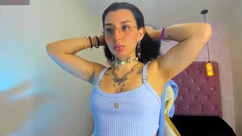 iris_77 online show from October 25, 2025, 6:57 pm
