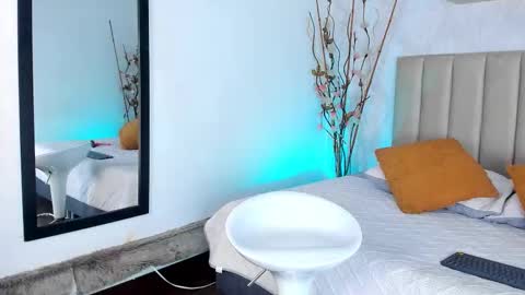 Queen Iris online show from November 28, 2025, 10:45 pm