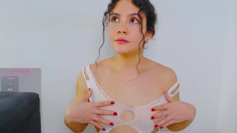 Instagram iris caprice online show from September 28, 2025, 2:06 am