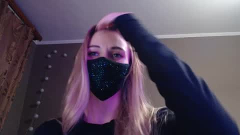 Lily online show from October 27, 2025, 5:28 pm