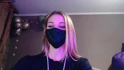 Lily online show from November 6, 2025, 5:58 pm