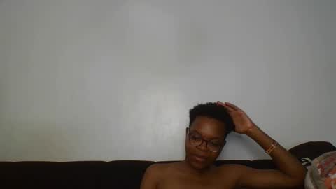iris_love_2 online show from February 19, 2025, 9:36 pm