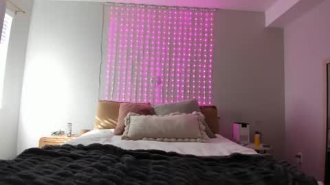 Snapshot of iris_roslin chatting on April 22, 2026, 12:13 am Iris 3 online show from April 22, 2026, 12:13 am