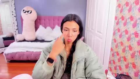 Iris online show from December 3, 2024, 11:02 pm