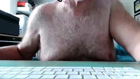 Snapshot of irishdudeloveoib chatting on June 10, 2026, 12:48 pm Irishdudelove online show from June 10, 2026, 12:48 pm