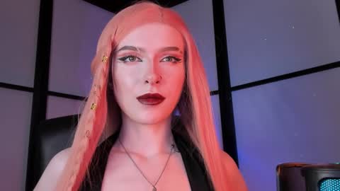 Snapshot of irisice chatting on December 5, 2024, 10:01 am Miss Iris Fansly Miss Iris new inst.  online show from December 5, 2024, 10:01 am