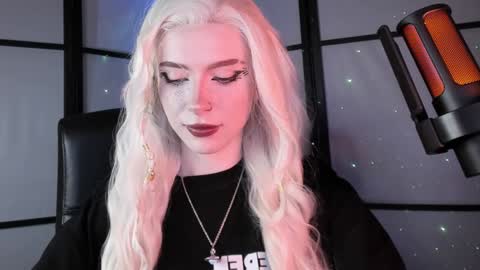 Snapshot of irisice chatting on January 25, 2025, 5:40 pm Miss Iris Fansly Miss Iris new inst.  online show from January 25, 2025, 5:40 pm