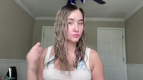 Irispink1 online show from May 17, 2026, 3:19 pm