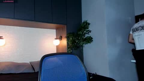 Iron Tous online show from March 1, 2026, 9:06 pm