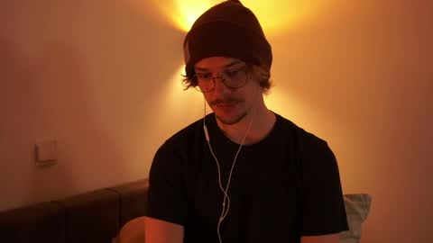 Sam online show from April 19, 2026, 8:11 pm