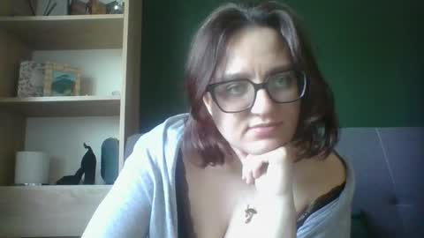 Paris online show from April 24, 2026, 5:43 am