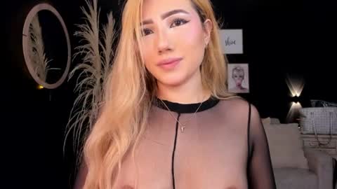 Isa Cortes  online show from July 15, 2026, 2:33 pm