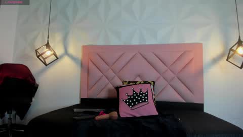 ISABELLA online show from May 25, 2026, 8:04 pm