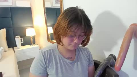 Isa online show from November 26, 2025, 6:25 am