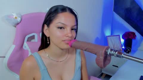 Snapshot of isa_kolins chatting on April 8, 2026, 11:43 am isa_kolins online show from April 8, 2026, 11:43 am