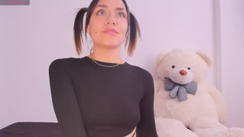 Snapshot of isa_laurentt chatting on February 13, 2025, 6:05 pm Isabella Laurentt  online show from February 13, 2025, 6:05 pm