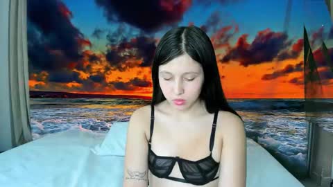 Isa and Leo online show from November 29, 2025, 8:45 pm