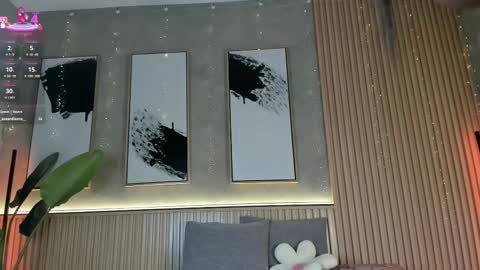 isa_montiel online show from March 9, 2026, 7:29 pm