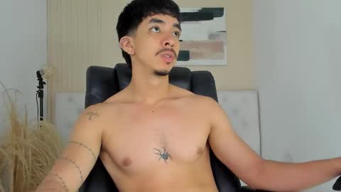 isaac_cryston online show from February 13, 2026, 10:28 pm