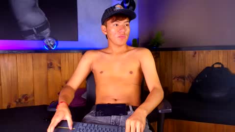 isaac_grimm online show from March 22, 2026, 3:32 am