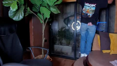 isaac_grimm online show from April 7, 2026, 2:56 am